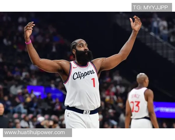 哈登晒世界杯用球合照引发中文译名三重浪热潮 哈登晒世界杯用球合照引发中文译名三重浪热潮