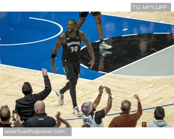 兰德尔表现稳定11投6中贡献14分4篮板1助攻1抢断助力球队胜利